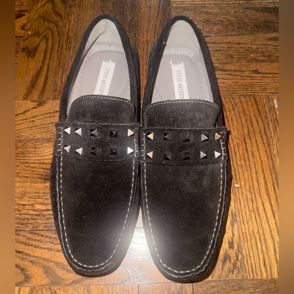 Steve Madden Black Suede Size 10 NEW Loafers with Pyramid Studs